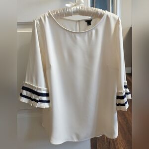 Ann Taylor White Blouse, Med, 3/4 Sleeves Black Accents, New Condition💖